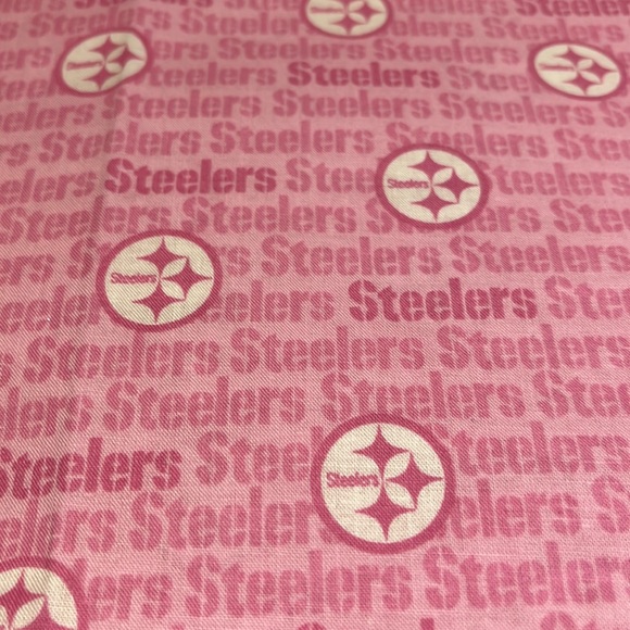 New cotton fabric NFL pink Pittsburgh Steelers 2 yards - Picture 1 of 2